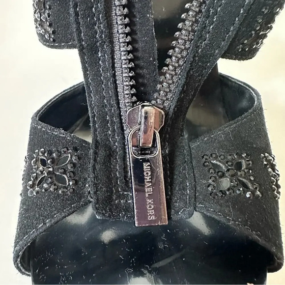 Michael Kors Berkley Floral T Strap Black Suede Sandal Size 7.5 - Picture 11 of 14